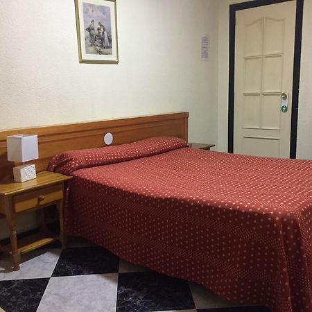 Hostal Jacinto 알칼라데에나레스 외부 사진