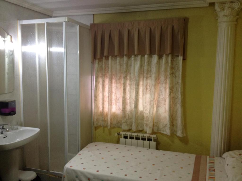 Hostal Jacinto 알칼라데에나레스 외부 사진